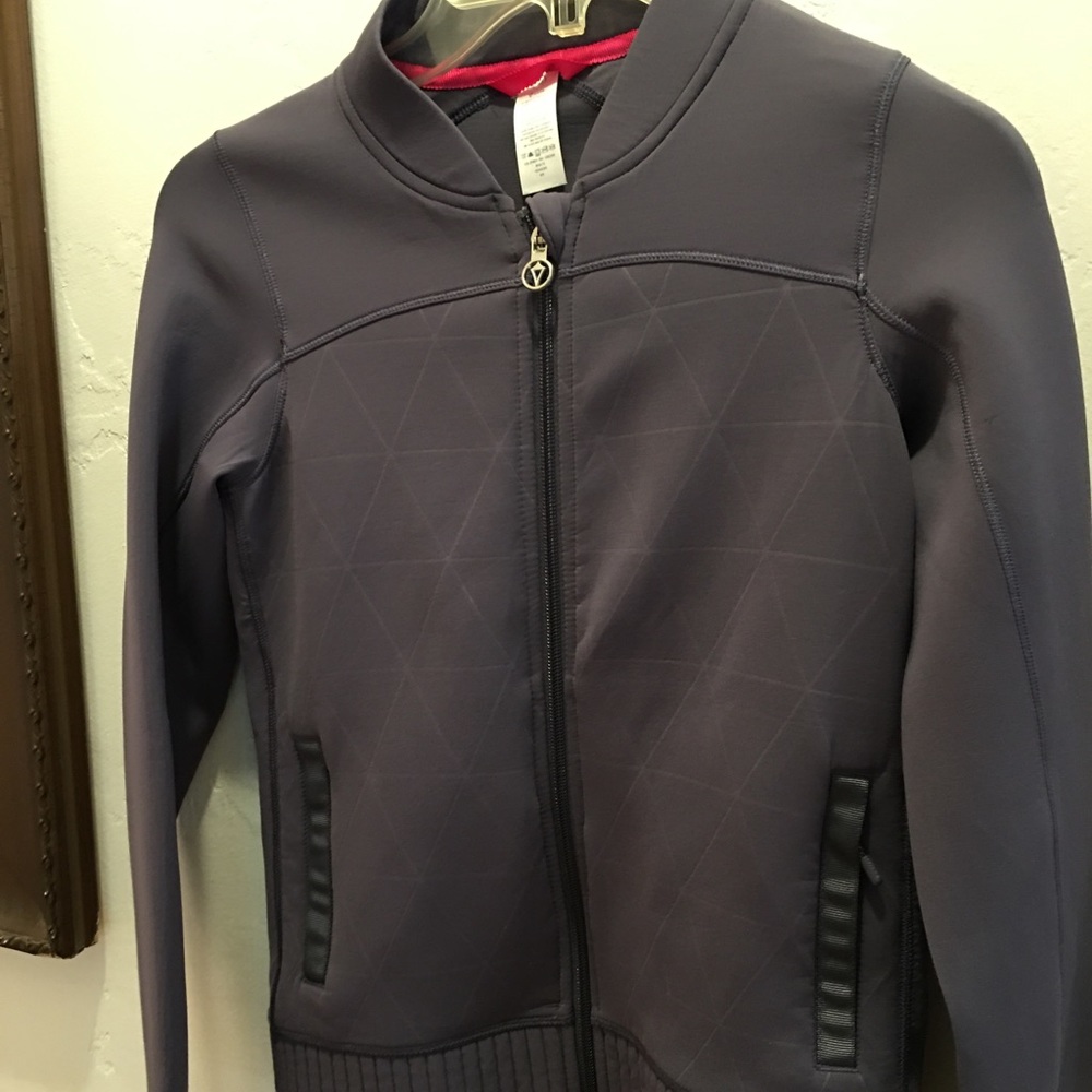 New Ivivva zip up jacket size 10